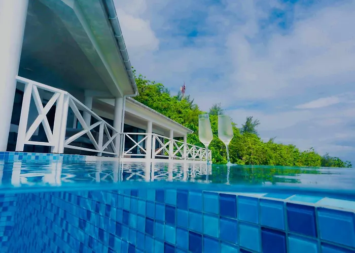 Club Tropicana Carana With Infinity Pool Apartment